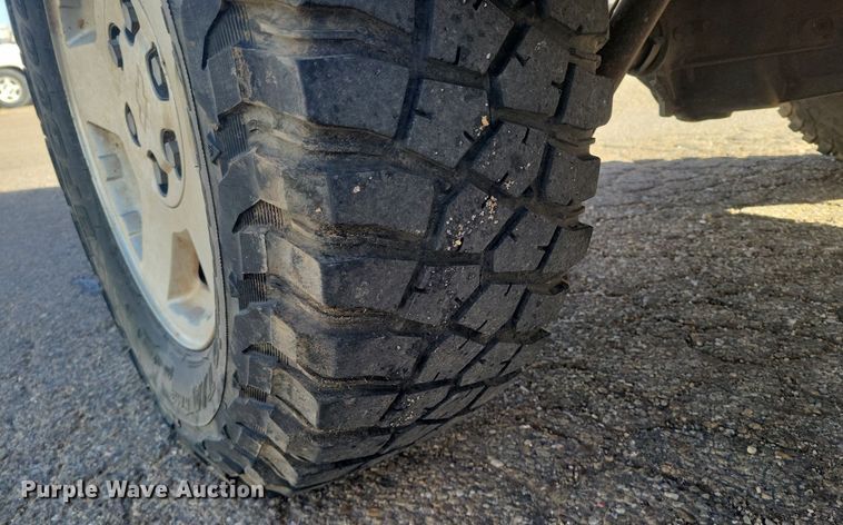 image for item LG9523 2003 Chevrolet Silverado 1500  Ext. Cab pickup truck