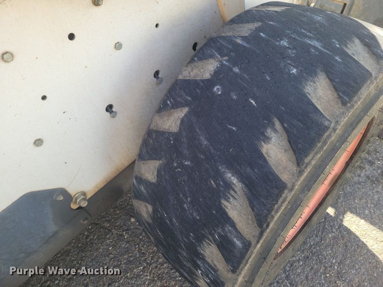 image for item LG9526 2008 Bobcat S250  skid steer loader