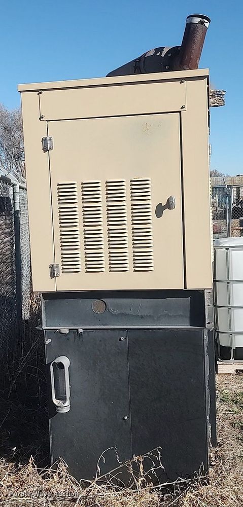 image for item LG9562 1999 Generac 99A03033-S  generator