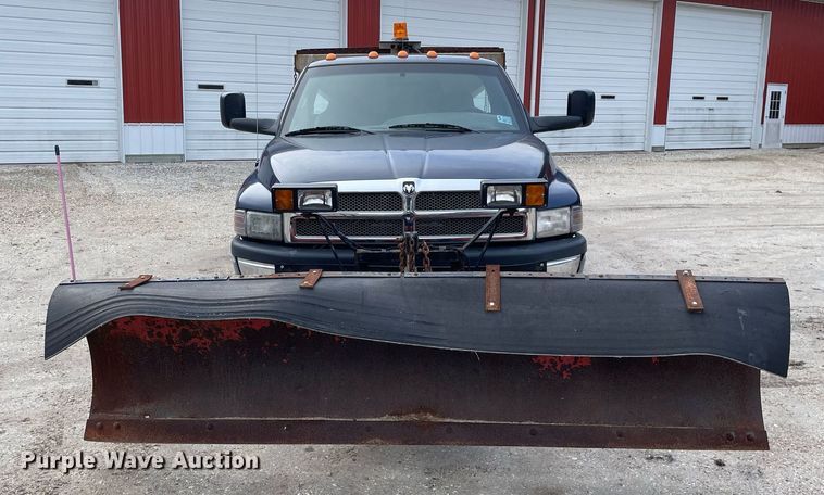 image for item MA9919 2001 Dodge Ram 3500  flatbed pickup truck