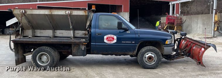 image for item MA9919 2001 Dodge Ram 3500  flatbed pickup truck