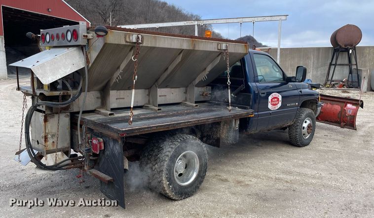 image for item MA9919 2001 Dodge Ram 3500  flatbed pickup truck