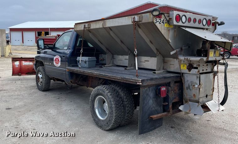 image for item MA9919 2001 Dodge Ram 3500  flatbed pickup truck