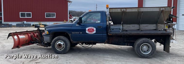 image for item MA9919 2001 Dodge Ram 3500  flatbed pickup truck