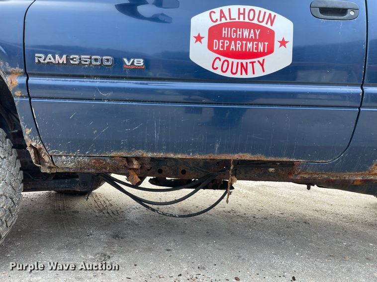 image for item MA9919 2001 Dodge Ram 3500  flatbed pickup truck