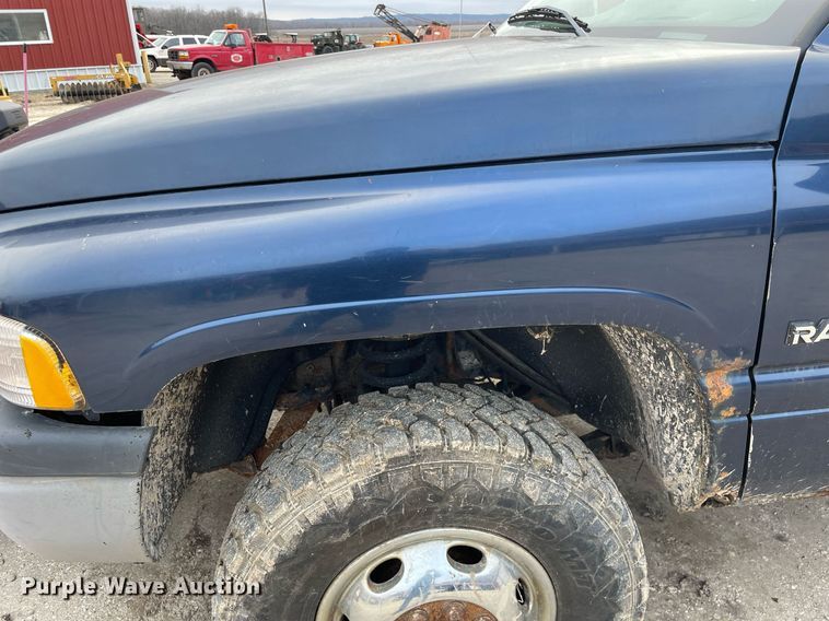 image for item MA9919 2001 Dodge Ram 3500  flatbed pickup truck