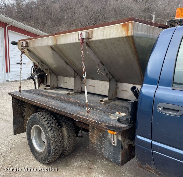 image for item MA9919 2001 Dodge Ram 3500  flatbed pickup truck