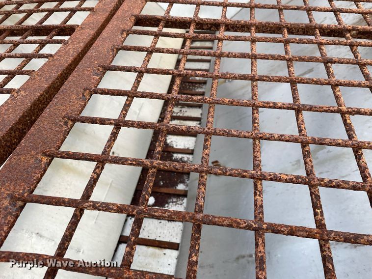 image for item MA9919 2001 Dodge Ram 3500  flatbed pickup truck