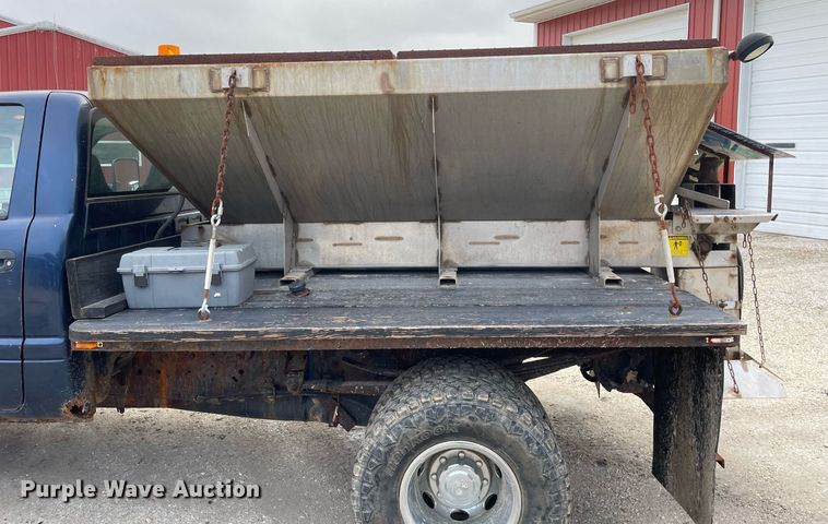 image for item MA9919 2001 Dodge Ram 3500  flatbed pickup truck