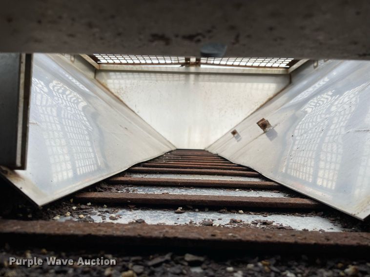 image for item MA9919 2001 Dodge Ram 3500  flatbed pickup truck