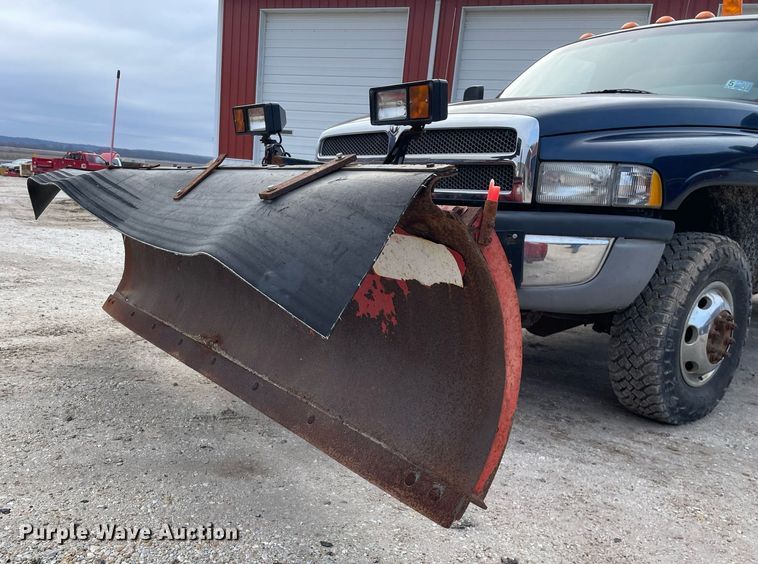 image for item MA9919 2001 Dodge Ram 3500  flatbed pickup truck