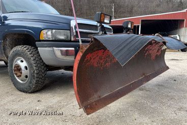 image for item MA9919 2001 Dodge Ram 3500  flatbed pickup truck