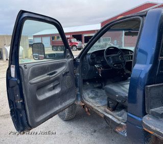 image for item MA9919 2001 Dodge Ram 3500  flatbed pickup truck