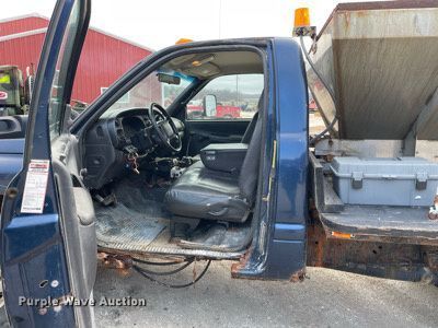 image for item MA9919 2001 Dodge Ram 3500  flatbed pickup truck