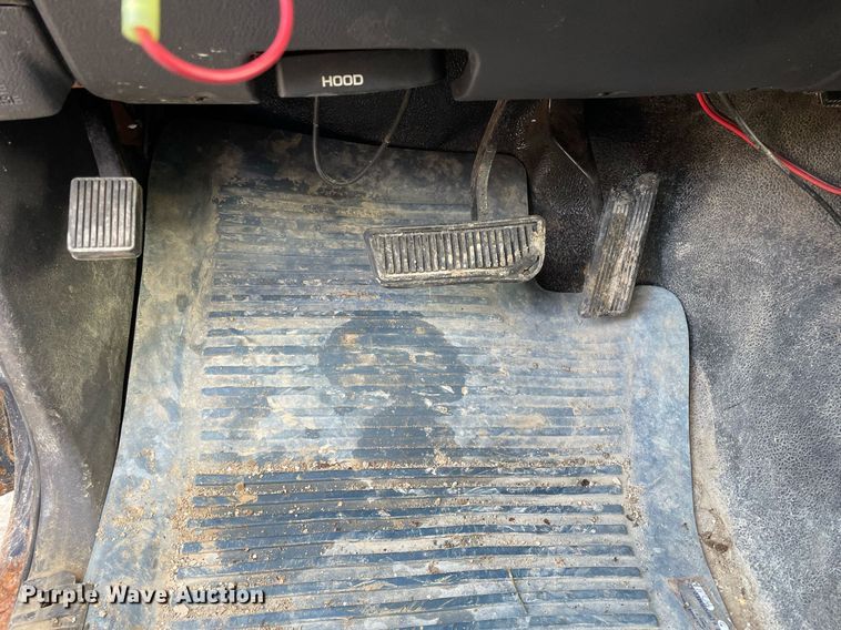 image for item MA9919 2001 Dodge Ram 3500  flatbed pickup truck