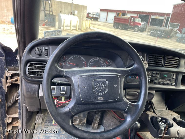 image for item MA9919 2001 Dodge Ram 3500  flatbed pickup truck