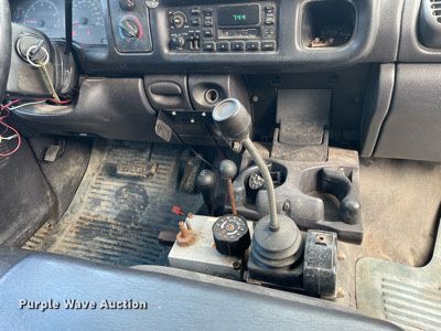 image for item MA9919 2001 Dodge Ram 3500  flatbed pickup truck