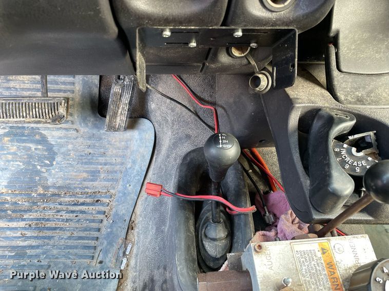 image for item MA9919 2001 Dodge Ram 3500  flatbed pickup truck