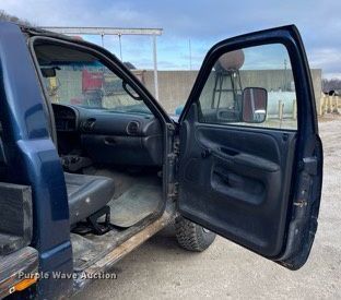 image for item MA9919 2001 Dodge Ram 3500  flatbed pickup truck