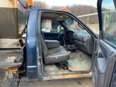 image for item MA9919 2001 Dodge Ram 3500  flatbed pickup truck