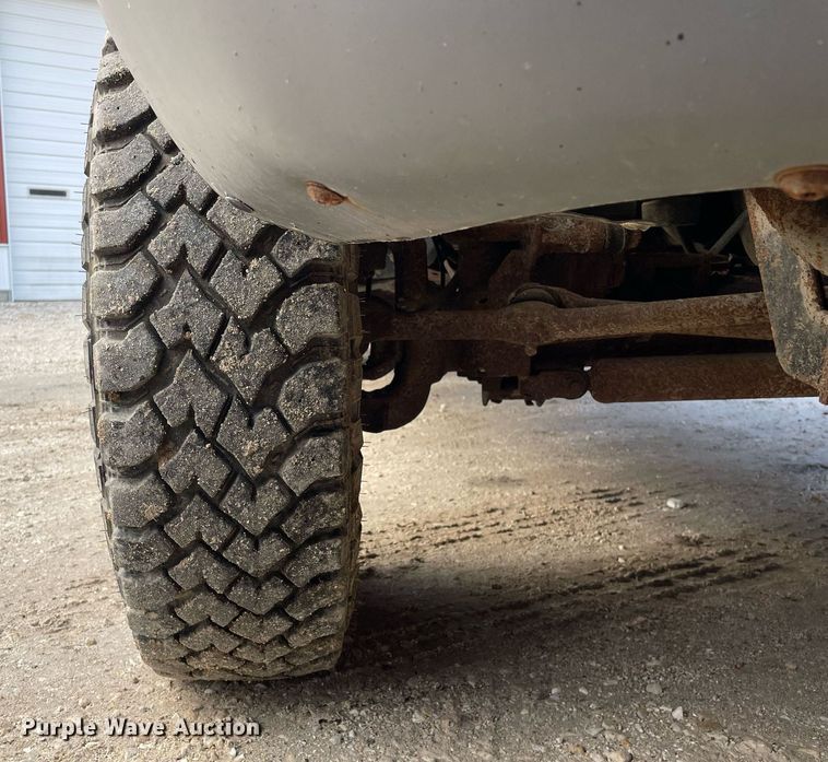 image for item MA9919 2001 Dodge Ram 3500  flatbed pickup truck