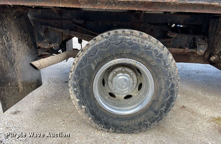 image for item MA9919 2001 Dodge Ram 3500  flatbed pickup truck