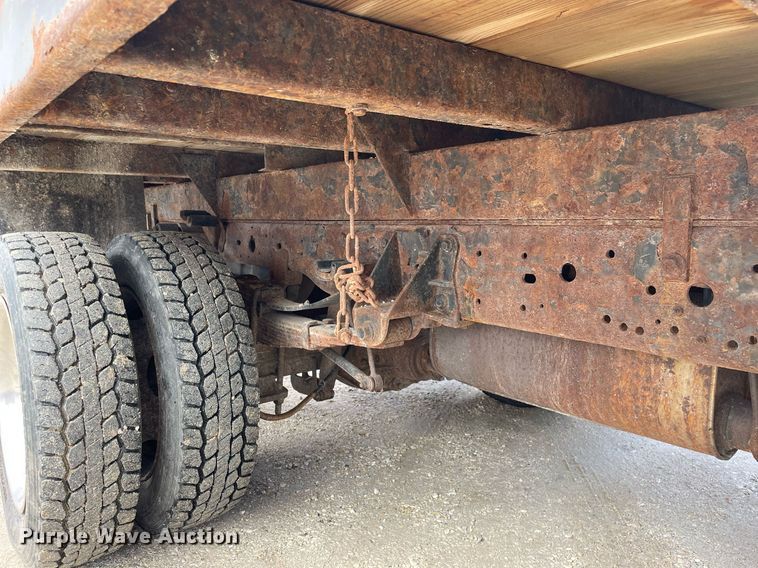 image for item MA9920 2004 Ford F450 Super Duty  flatbed truck