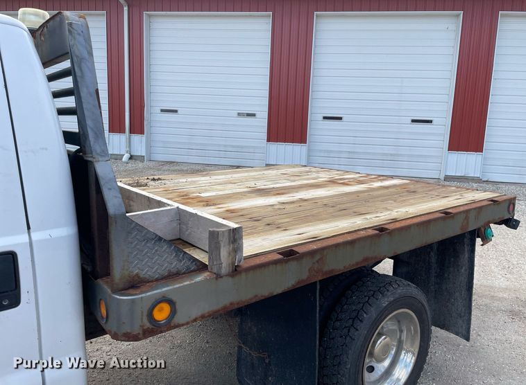 image for item MA9920 2004 Ford F450 Super Duty  flatbed truck