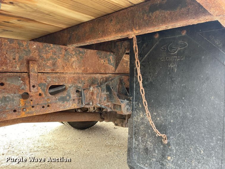 image for item MA9920 2004 Ford F450 Super Duty  flatbed truck