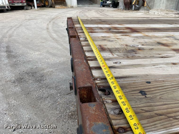 image for item MA9920 2004 Ford F450 Super Duty  flatbed truck