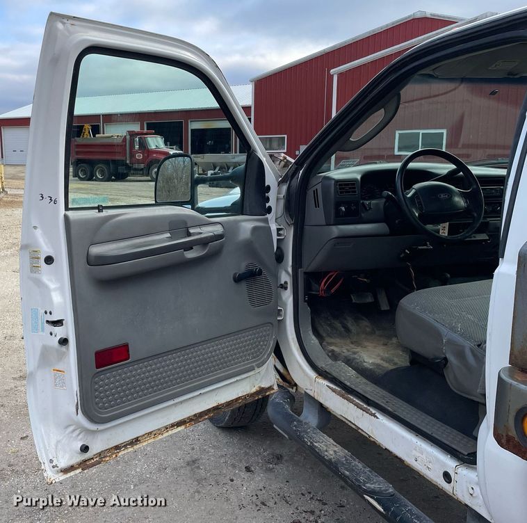 image for item MA9920 2004 Ford F450 Super Duty  flatbed truck