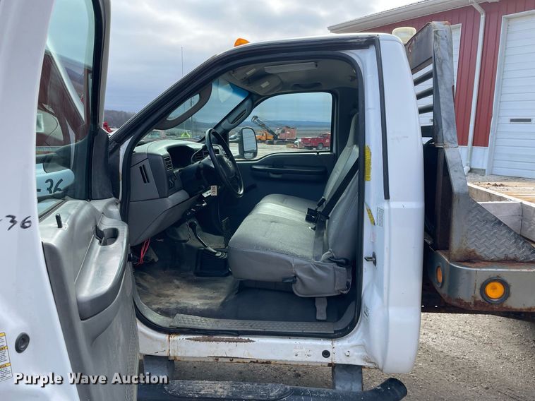 image for item MA9920 2004 Ford F450 Super Duty  flatbed truck