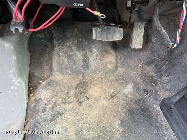 image for item MA9920 2004 Ford F450 Super Duty  flatbed truck