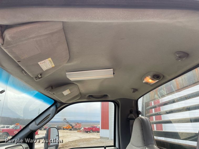 image for item MA9920 2004 Ford F450 Super Duty  flatbed truck