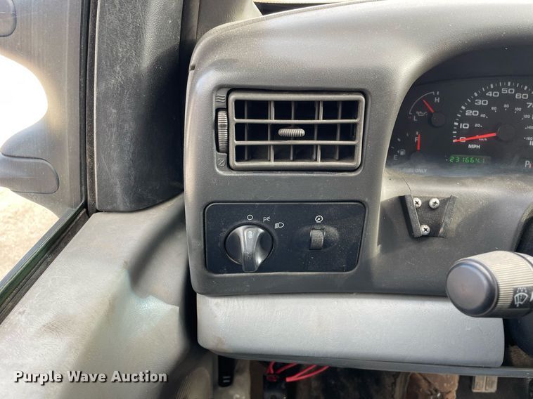 image for item MA9920 2004 Ford F450 Super Duty  flatbed truck