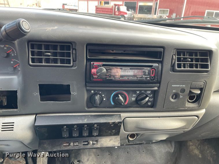 image for item MA9920 2004 Ford F450 Super Duty  flatbed truck