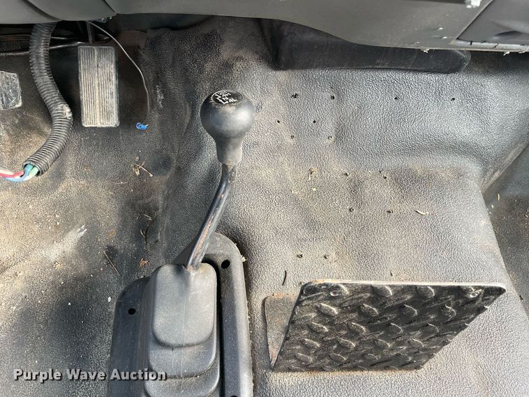 image for item MA9920 2004 Ford F450 Super Duty  flatbed truck