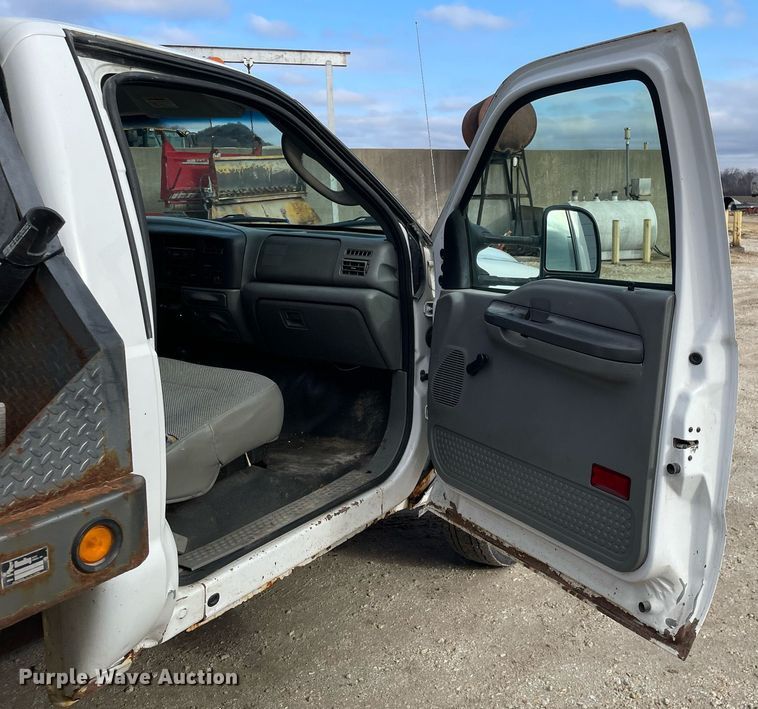 image for item MA9920 2004 Ford F450 Super Duty  flatbed truck