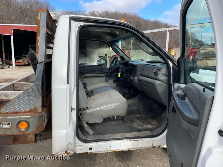 image for item MA9920 2004 Ford F450 Super Duty  flatbed truck