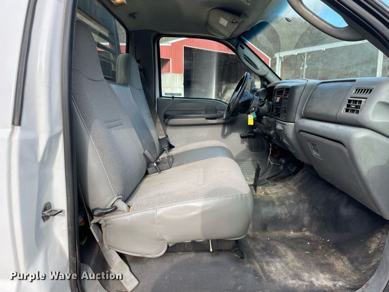 image for item MA9920 2004 Ford F450 Super Duty  flatbed truck