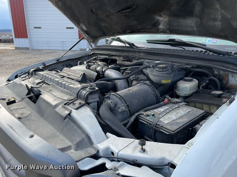 image for item MA9920 2004 Ford F450 Super Duty  flatbed truck