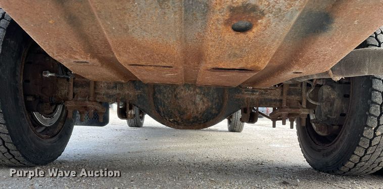 image for item MA9920 2004 Ford F450 Super Duty  flatbed truck