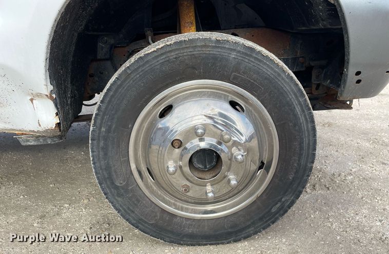 image for item MA9920 2004 Ford F450 Super Duty  flatbed truck