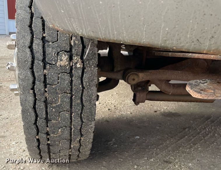 image for item MA9920 2004 Ford F450 Super Duty  flatbed truck