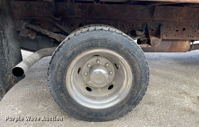 image for item MA9920 2004 Ford F450 Super Duty  flatbed truck