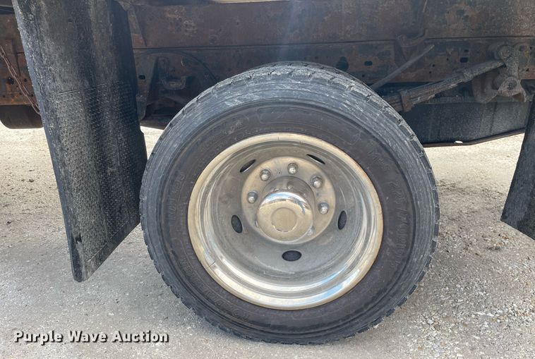 image for item MA9920 2004 Ford F450 Super Duty  flatbed truck