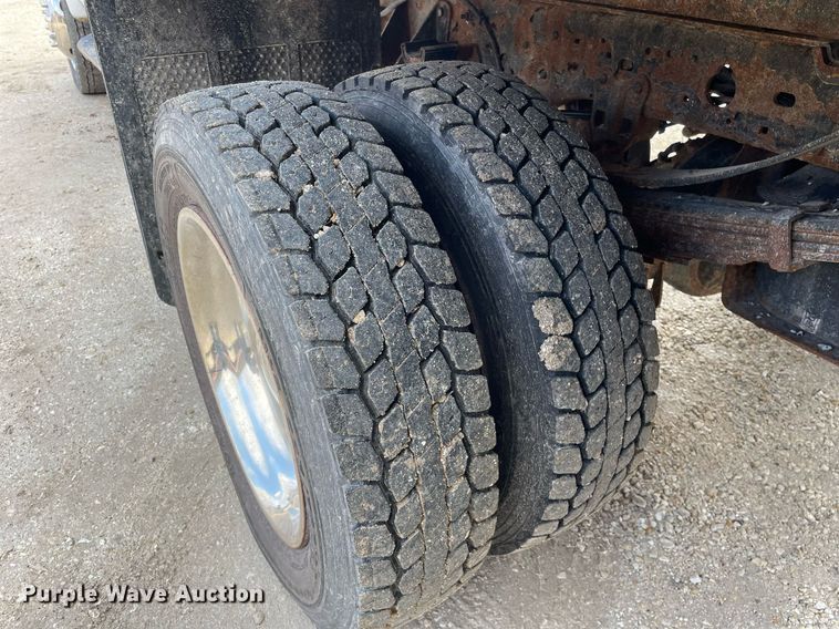 image for item MA9920 2004 Ford F450 Super Duty  flatbed truck