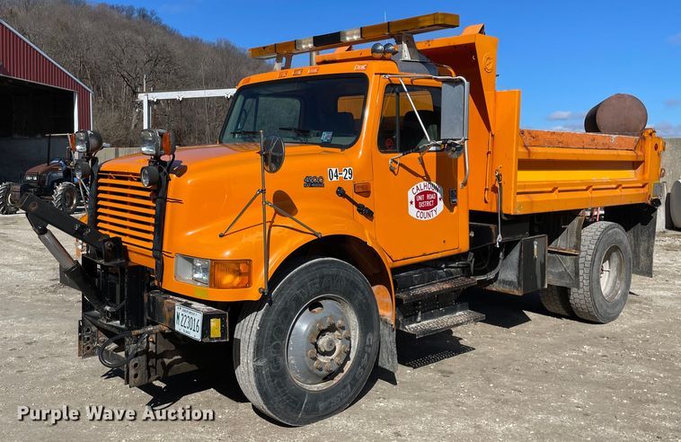 image for item MA9925 2001 International 4900  dump truck