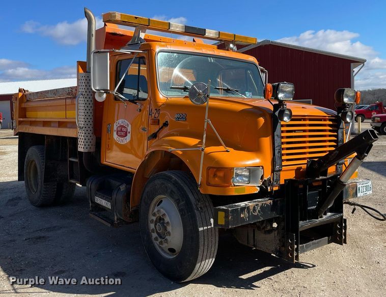 image for item MA9925 2001 International 4900  dump truck
