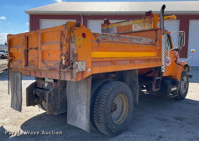 image for item MA9925 2001 International 4900  dump truck